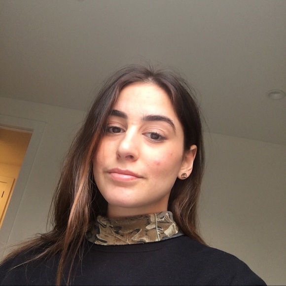 Meet your Posher, Christina - Picture 2 of 4